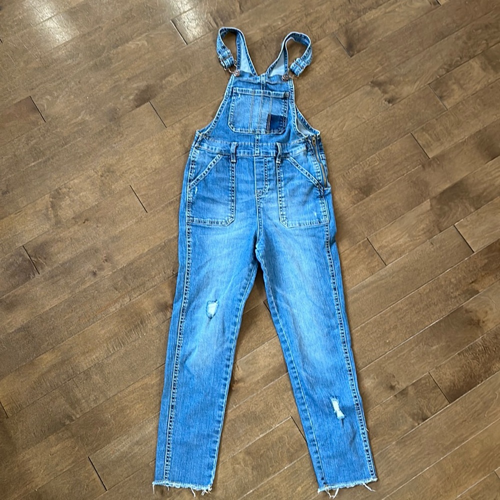 Girl’s distressed coveralls. Size 10. EUC.